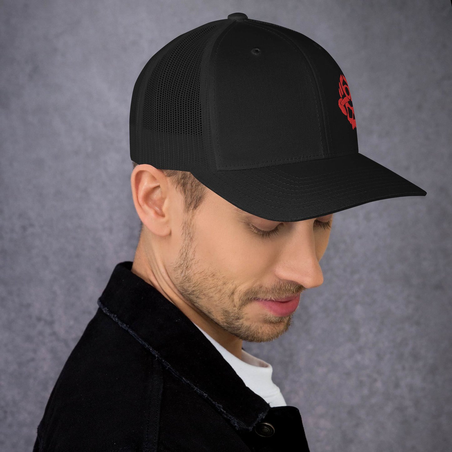 Gorra de camionero bordada en 3D con el logotipo de Red Skull