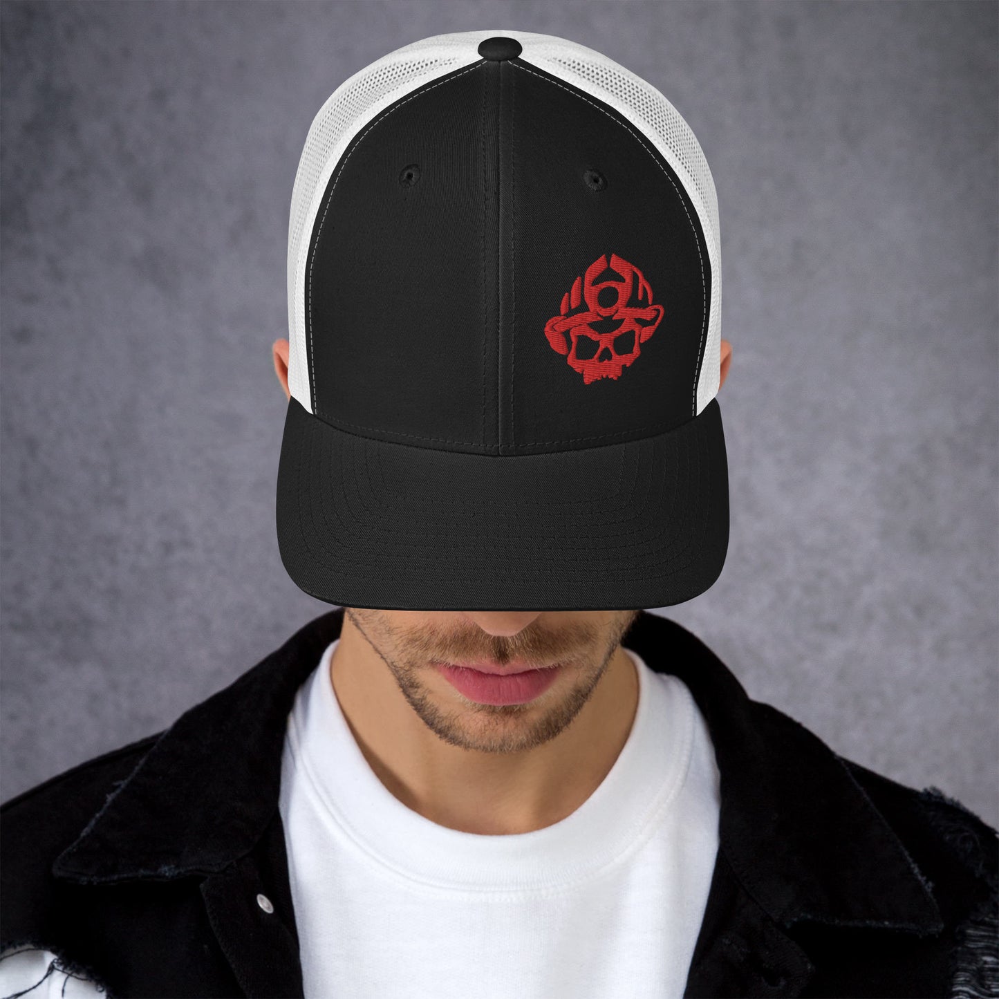 Gorra de camionero bordada en 3D con el logotipo de Red Skull