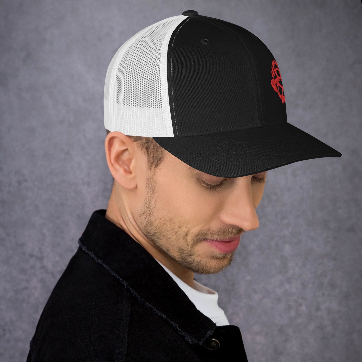 Gorra de camionero bordada en 3D con el logotipo de Red Skull