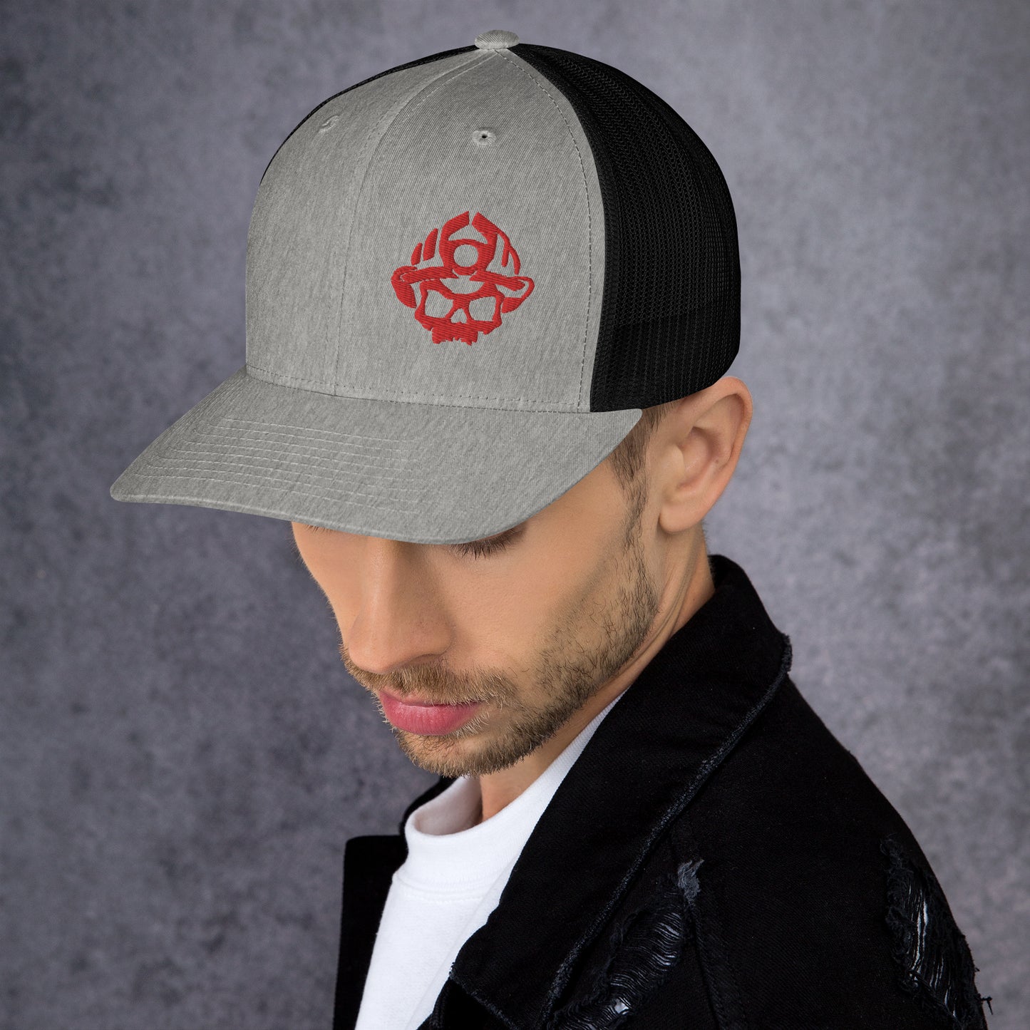 Gorra de camionero bordada en 3D con el logotipo de Red Skull