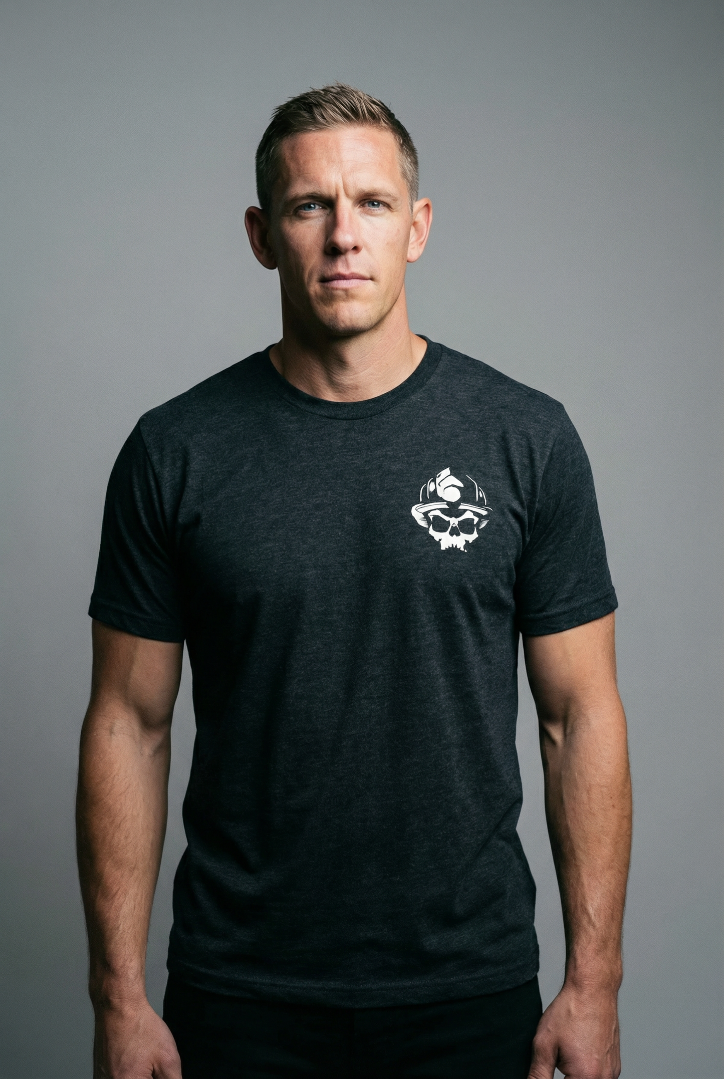 Klassisches Premium-T-Shirt mit Totenkopf-Logo