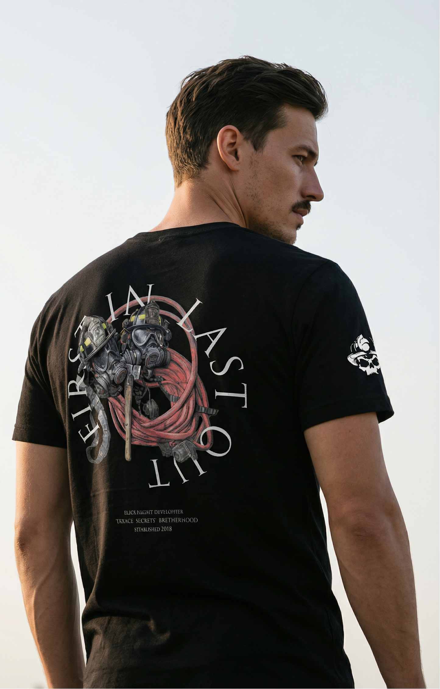 Camiseta premium "Primero en entrar, último en salir"